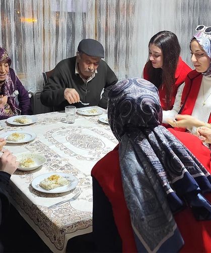 ÇAKÜ’lü Öğrencilerden Yürek Isıtan İftar Ziyareti