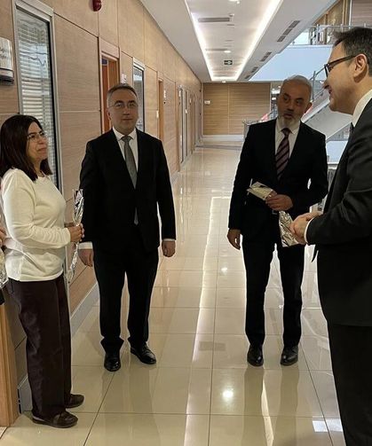 Çankırı Vali Yardımcısı Börü’den Sağlık Çalışanı Kadınlara Karanfil