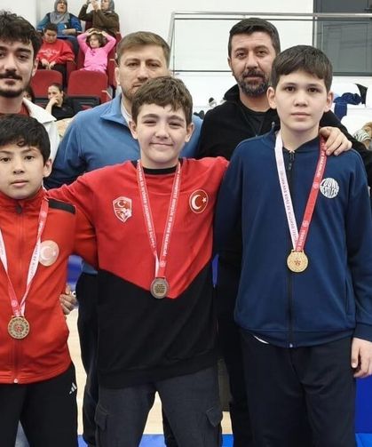 Çankırılı Minik Pehlivanlardan Madalya Yağmuru
