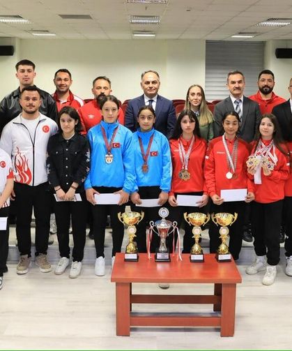 Çankırı Valisi Çakırtaş, Başarılı Sporcuları Valilikte Ağırladı