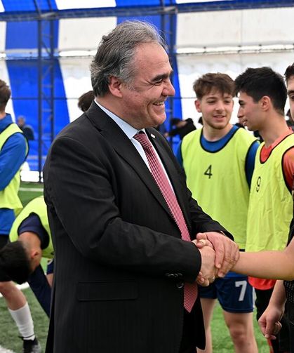 ÇAKÜ'de 19 Mayıs Gençlik Turnuvası, Rektör Karataş’ın Vuruşuyla Başladı