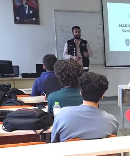 ÇAKÜ’de Uyuşturucuya Karşı Farkındalık Semineri Düzenlendi