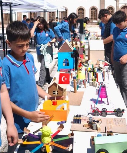 Çankırı’da bilim şöleni: Öğrenciler projeleriyle göz doldurdu