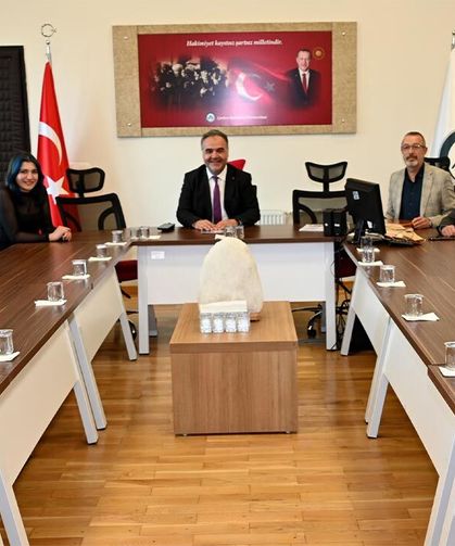 ÇAKÜ Halk Oyunları Ekibine Rektör Karataş’tan Tebrik