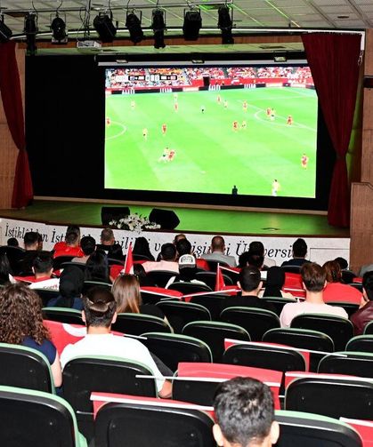 ÇAKÜ’de milli maç heyecanı birlikte yaşandı