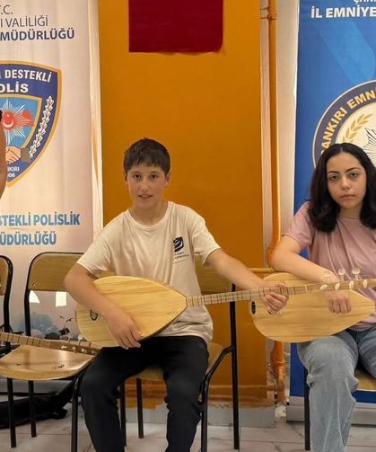 Çankırı Emniyetinden öğrencilere bağlama desteği