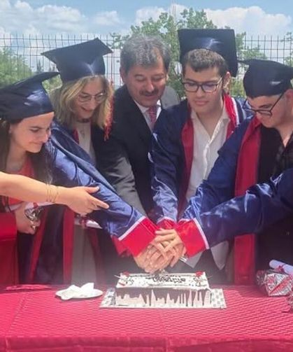 Çankırı Şehit Ömer Faruk Biçer’de mezuniyet sevinci yaşandı