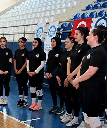 Rektör Karataş’tan ÇAKÜ Kadın Voleybol Takımına Tam Destek