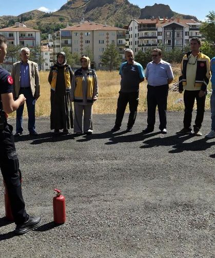Çankırı İtfaiyesi'nden ambulans personeline yangın eğitimi