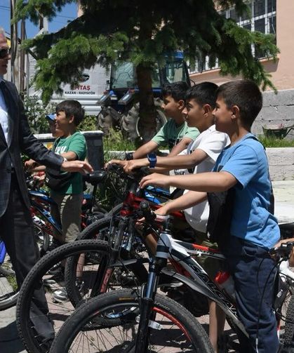 Tayt tartışmalarıyla gündeme gelen Ardahan Valisi görevden alındı
