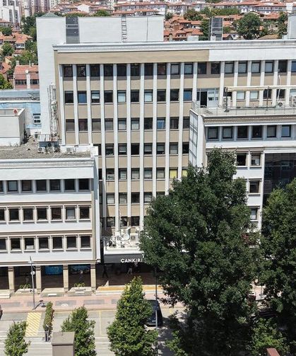 Çankırı Belediyesi hizmet binasının dış cephesi yenileniyor