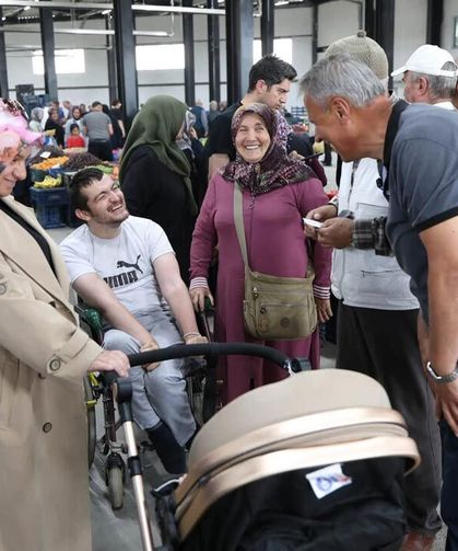 Başkan Sopacı kapalı pazar yerinde esnafı ziyaret etti