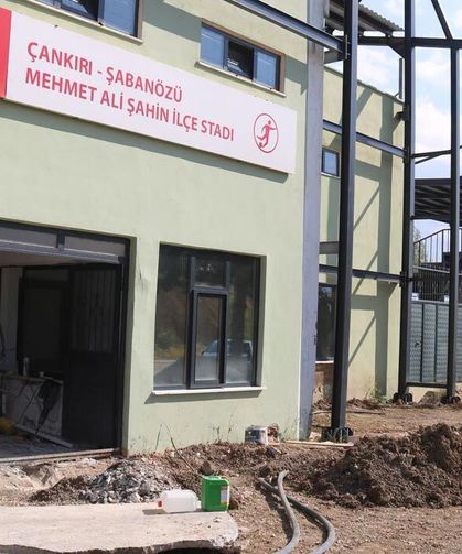 Şabanözü'nün stadyumu UEFA standartlarına yükseliyor