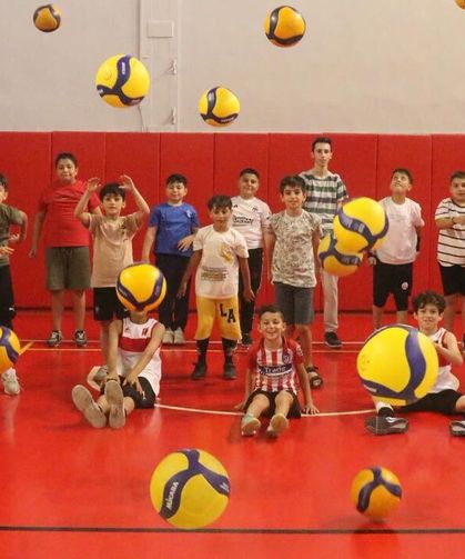 Çankırı’da çocuklar yaz tatilini voleybolla değerlendiriyor