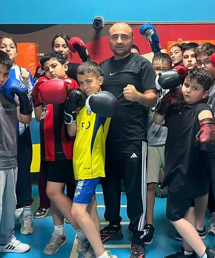 Çankırı'da minik sporcular boksun temel tekniklerini öğreniyor