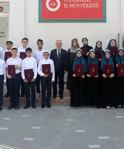Çankırı'da hafızlığını tamamlayan öğrencilere belgeleri takdim edildi
