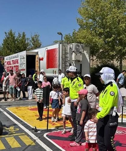 Çankırı’da çocuklara uygulamalı trafik eğitimi