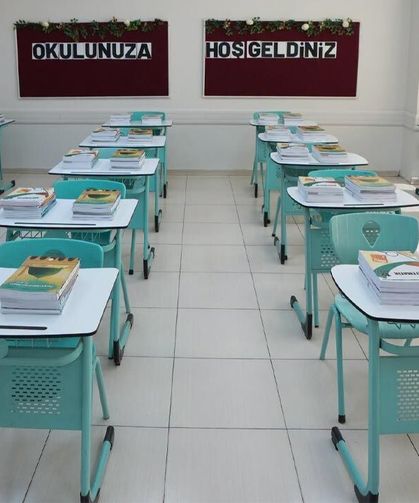 Ücretsiz ders kitapları sıralardaki yerini almaya başladı