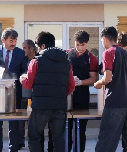 Çankırı TOBB Fen Lisesinde öğrencilere sıcak çorba ikramı
