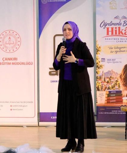 Yazar Oya Doğan Çankırı’da öğretmenlere öğrencilerin dünyasını anlattı