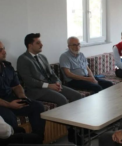 Kızılırmak Kaymakamı Akçay köy köy vatandaşların taleplerini dinliyor