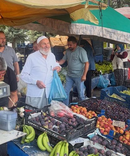 Yapraklı Kaymakamı Akbel pazarda esnaf ve vatandaşlarla buluştu