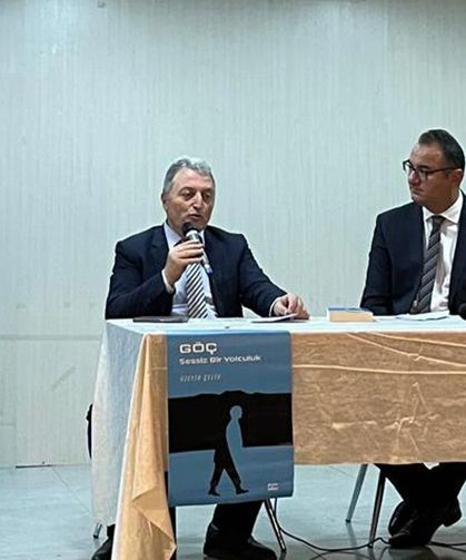 Öğretmen Üzeyir Çelik’in “Göç” romanı okurlarla buluştu!