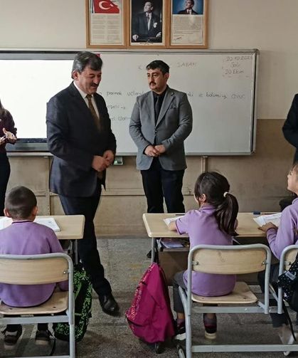 Çankırı’da kursiyerlerin diktiği eşofmanlar öğrencilere hediye edildi