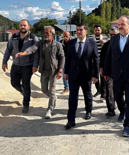 Ilgaz Kaymakamı Karatepe köy yollarındaki çalışmaları inceledi