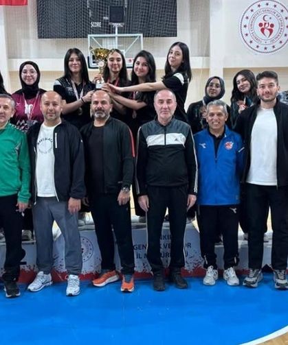 Çankırı’da genç kızlar dartta hünerlerini sergiledi