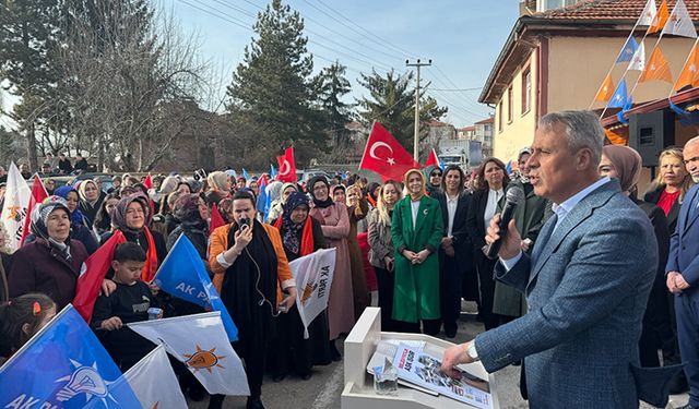 Hasan Paşadan Miting Gibi Açılış