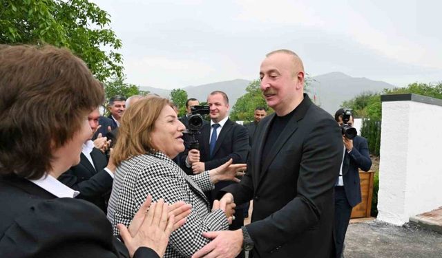 Azerbaycan Cumhurbaşkanı Aliyev, Hocalı’ya taşınan halkla bir araya geldi
