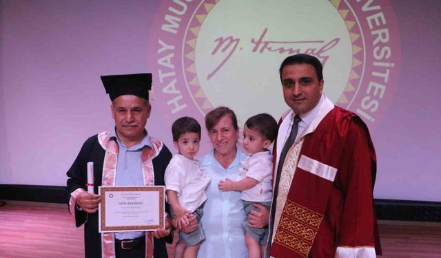 63 yaşında 8. üniversite diplomasını aldı