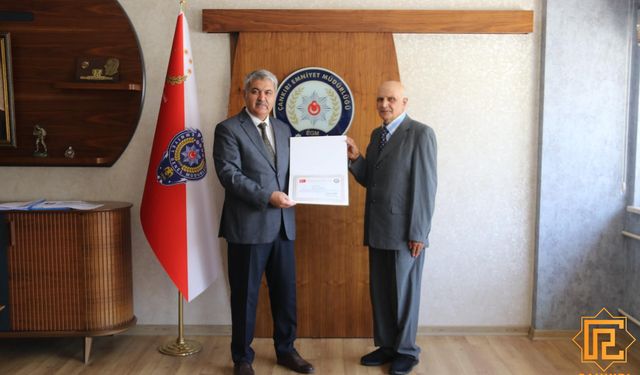Çankırı'da emekliliğe ayrılan emniyet personeline takdir belgesi verildi
