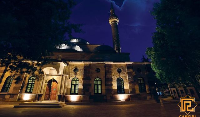 Büyük (Sultan Süleyman) Camii tarihi dokusuyla kendine hayran bırakıyor