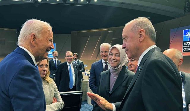 Cumhurbaşkanı Erdoğan, NATO Zirvesi’nde Biden ile sohbet etti