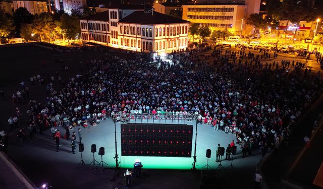 Türkiye’nin Çeyrek Final Biletine Kent Meydanında Kutlama