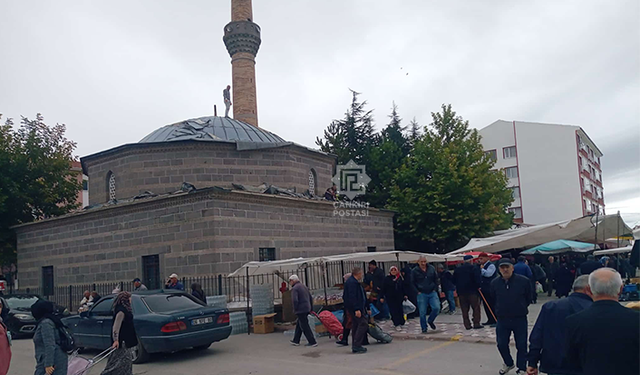 Çankırı’da tarihi caminin kurşun levhaları yenileniyor