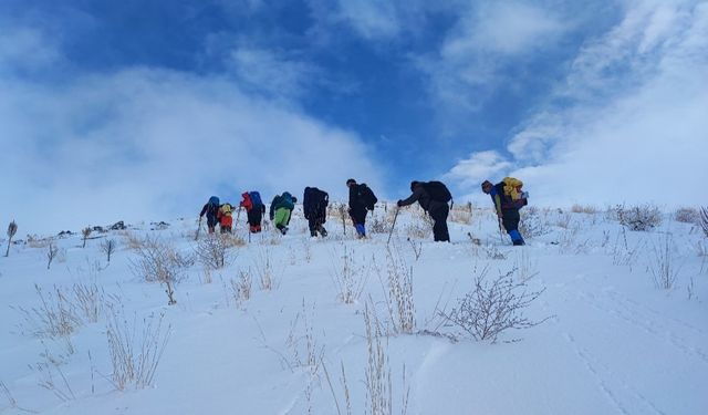 Dağcılar 2 bin 800 rakımlı Hayal Dağı’na tırmandı