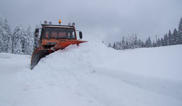 Ilgaz Dağı'nda kar mücadelesi aralıksız devam ediyor