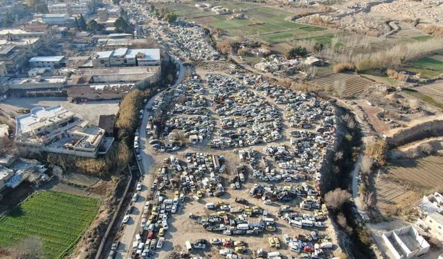 Esad rejiminin askerlerinin el koyduğu binlerce araç çürümeye terk edildi