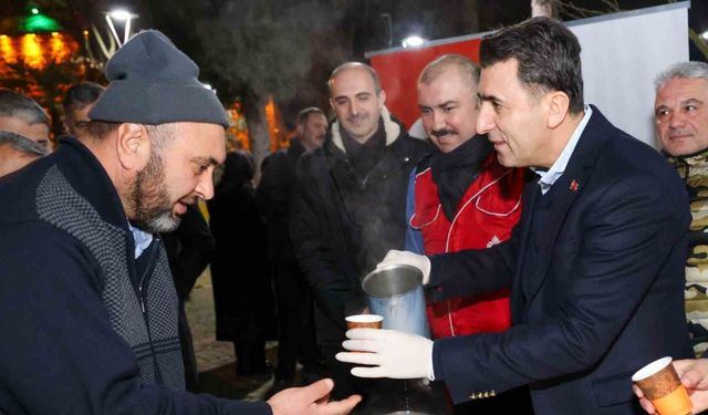 Şeyh Edebali Türbesi’nde vatandaşlara salep ikramı