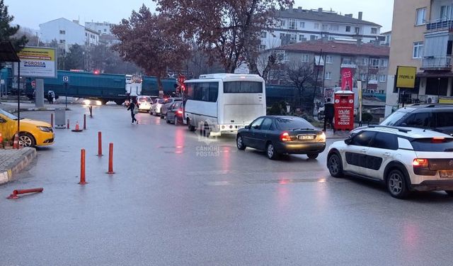 Çankırı pik saatlerde tren manevraları trafiği felç ediyor