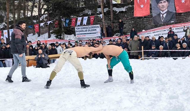 Kar Üstünde Karakucak Güreşleri yapıldı