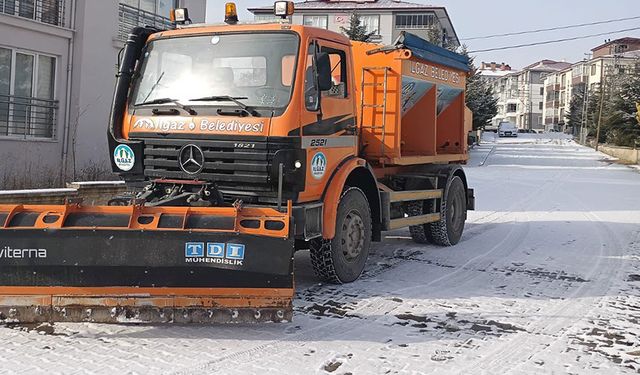 Ilgaz'da buzlanmaya karşı tuzlama çalışmaları devam ediyor