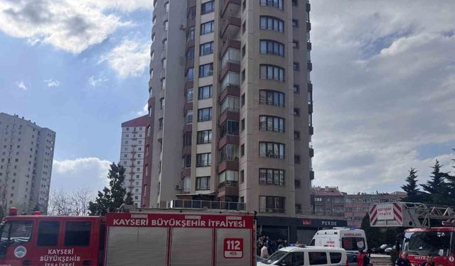 Apartman görevlisi ile kiracı arasındaki kavgada kan aktı: 2 yaralı