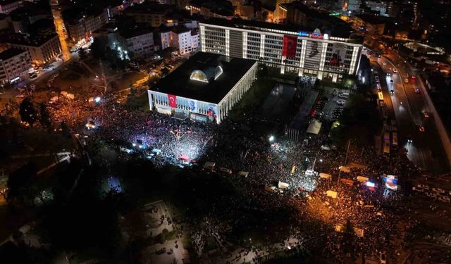 İBB binası önündeki kalabalık havadan görüntülendi