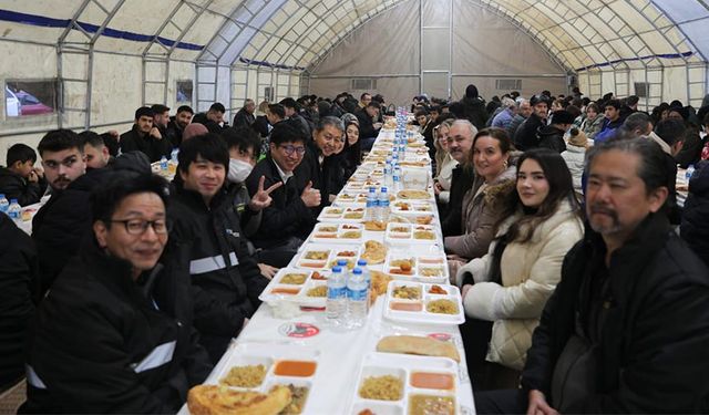 Başkan Esen orucunu iftar çadırında vatandaşlarla birlikte açtı