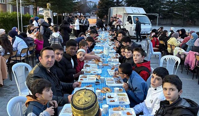 Ilgaz'da öğrenci ve veliler iftar sofrasında buluştu