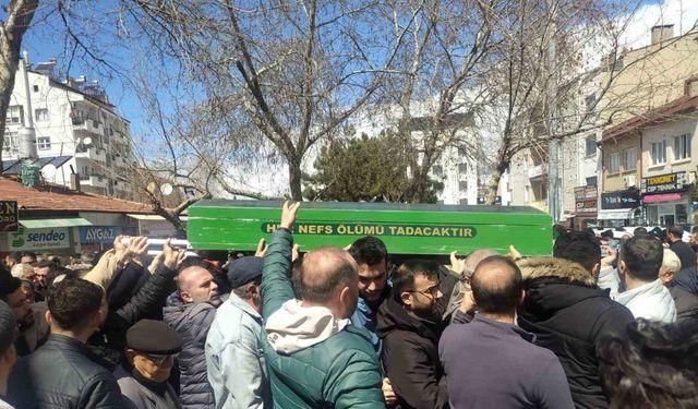 Beynine pıhtı atan ilkokul öğrencisine acı veda